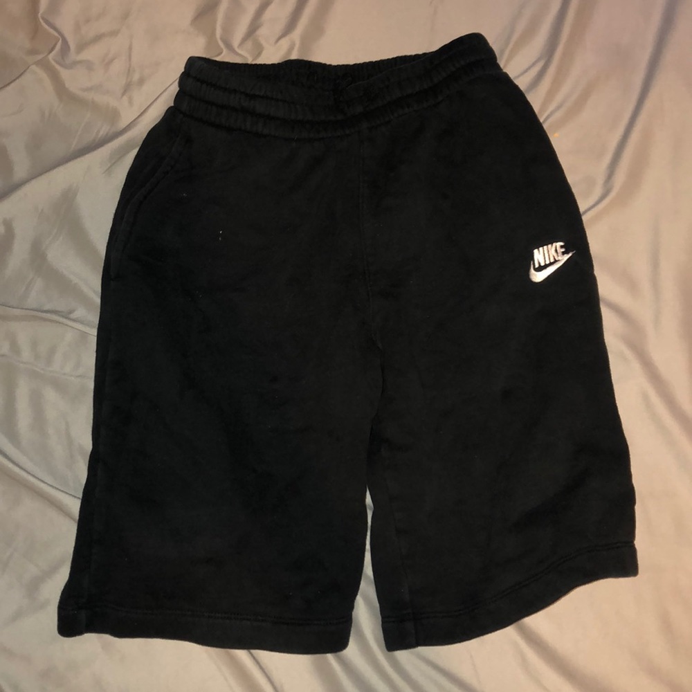 Boys Black Nike Shorts size: Large